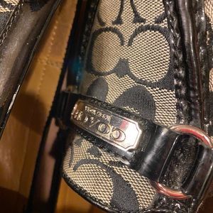 Like 🆕 8.5 Coach loafers with patent leather trimmings.🤍